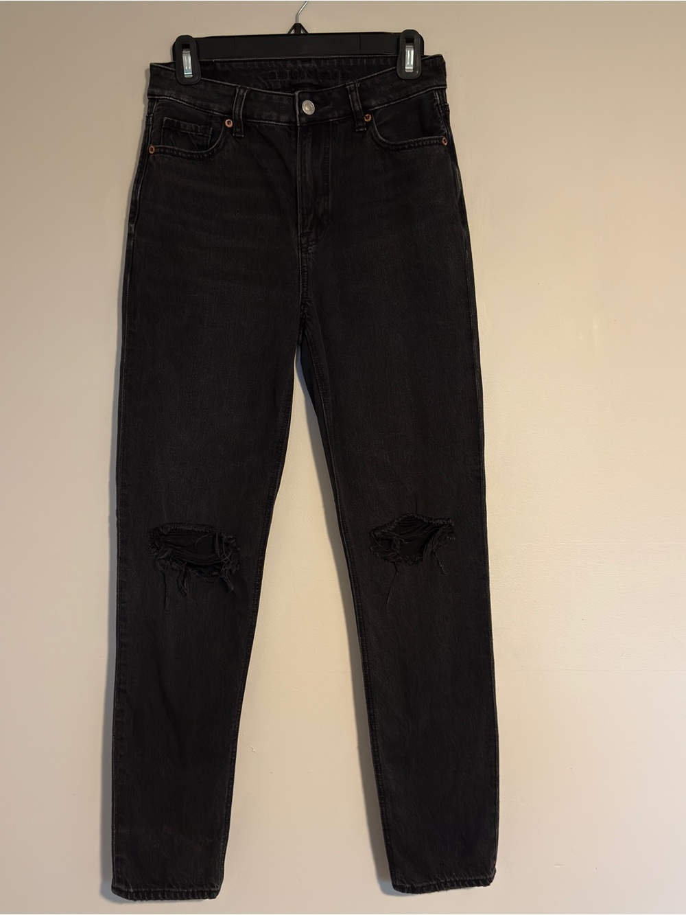 American Eagle Black Distressed Straight Leg Jeans – High Rise Vintage Fit